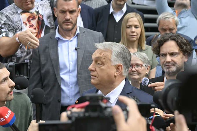 Орбана після поразки на виборах переобрали головою партії "Фідес"