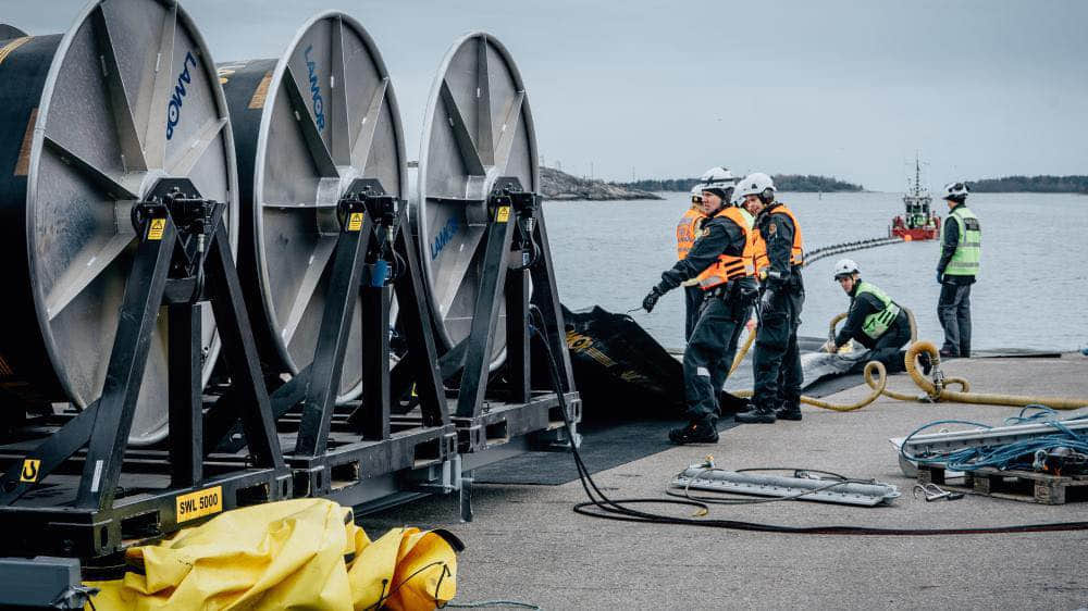 Ukraine receives oil spill response equipment from Finland