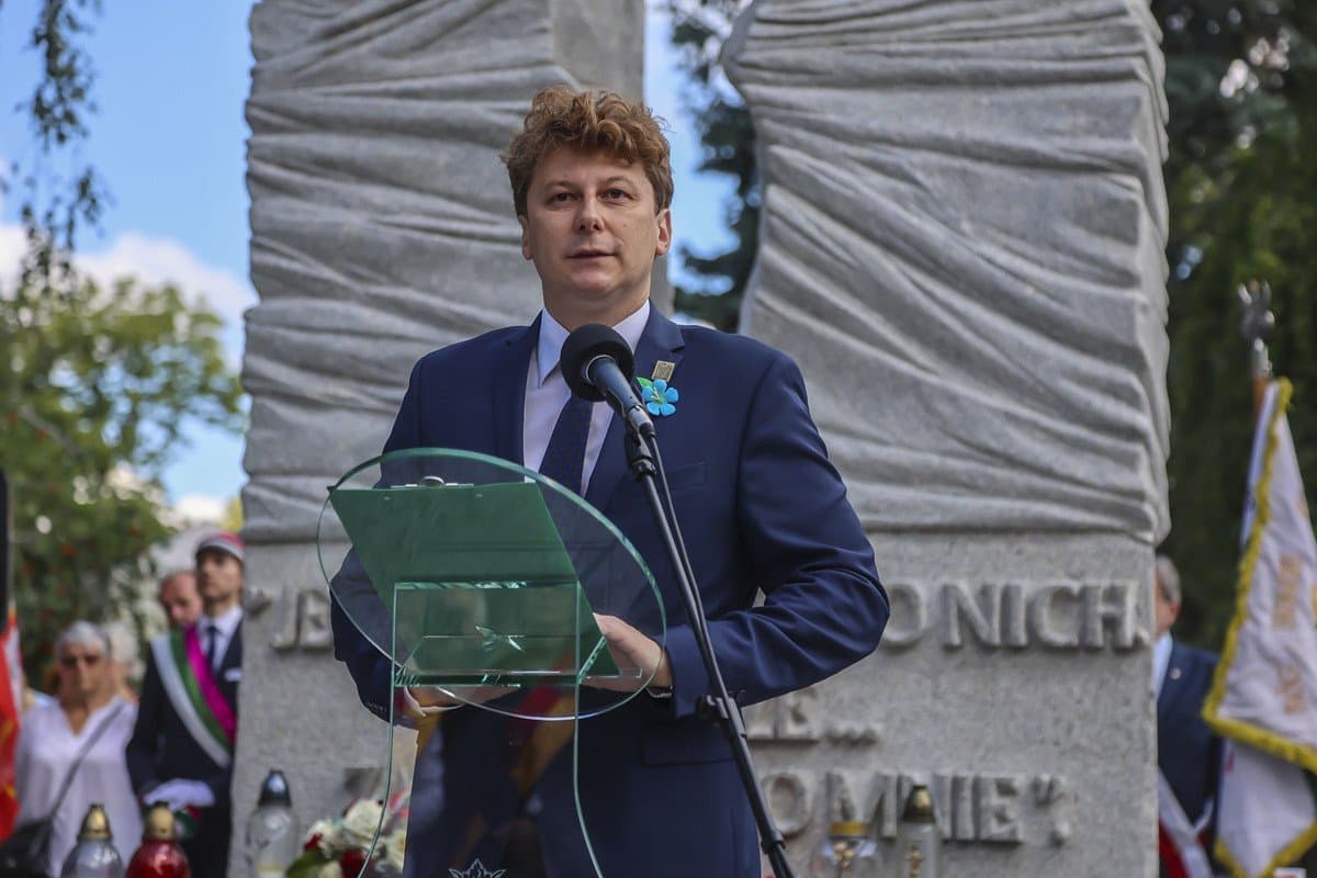 Співробітника польського Інституту нацпам’яті не впустили в Україну Співробітника польського Інституту нацпам’яті не впустили в Україну