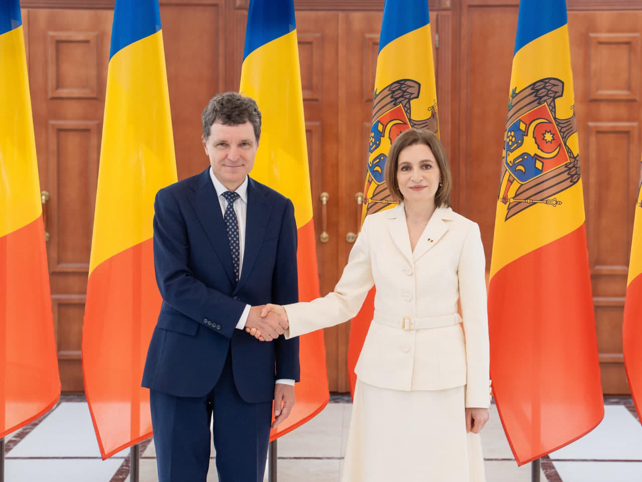 Президенти Румунії та Молдови обговорили протидію тиску Росії
