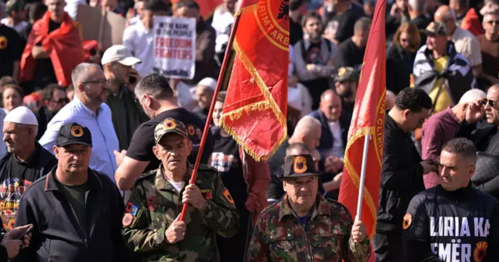У Косові протестувальники штурмували будівлю місії ЄС після вироку експрезиденту