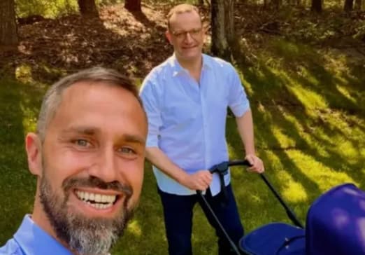 Глава фракції керівного союзу Німеччини йде у відставку через скандал з сурогатною матір’ю