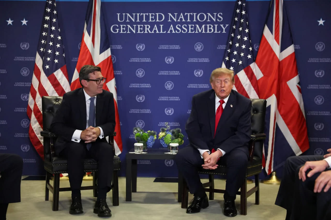 Трамп назвав угоду щодо Чагосу абсурдною під час зустрічі з прем’єром Британії