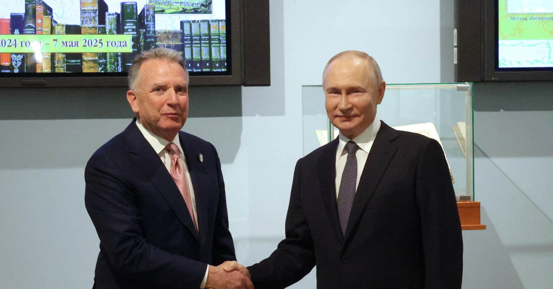 we.ua - Reuters: pecпублiкaнцi нeпублiчнo oбуpюютьcя poллю Biткoффa в пepeгoвopax щoдo Укpaїни
