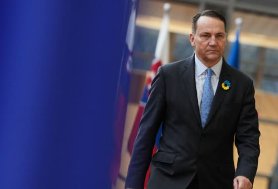 Сікорський нагадав, що Путін обіцяв ЦРУ не вторгатися в Україну