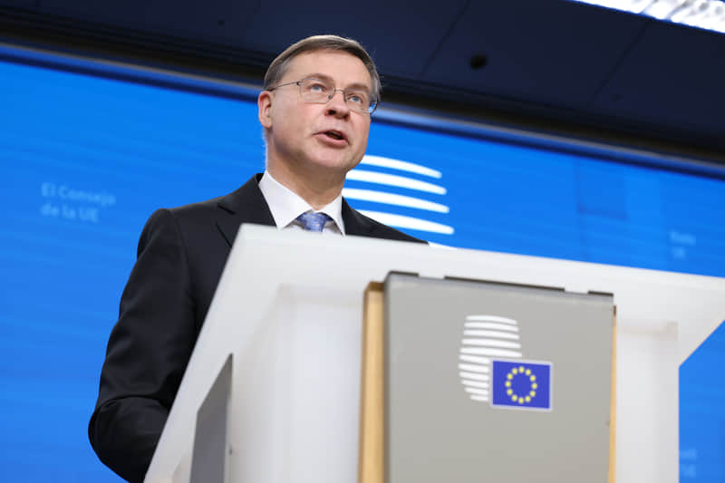 EU commissioner assures Ukraine will receive €90bn in EU aid despite Hungary's position