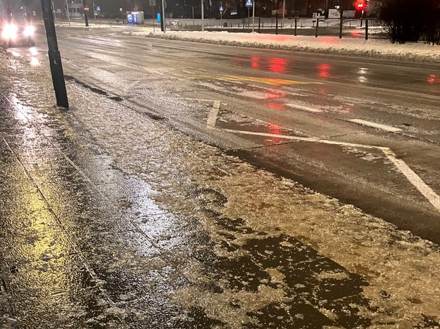 Тротуари у Варшаві після крижаного дощу, фото RMF 