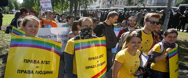 Украинские геи и лесбиянки жалуются: Теперь в Крыму никакой жизни!