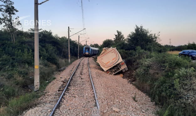 Аварія на залізничному переїзді в Болгарії