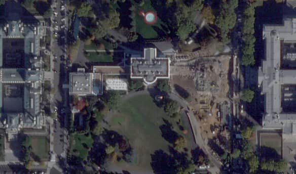 Комплекс Белого дома до и после демонтажных работ, снимки из публикации CNN