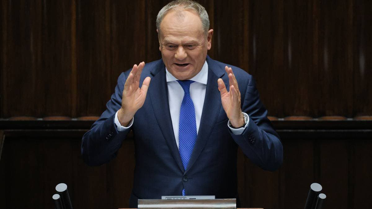 Туск розповів про сигнал від Зеленського щодо рішення Львівської облради про рік УПА