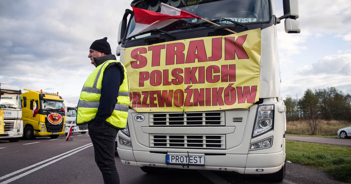 How could Ukraine compromise to unblock border with Poland