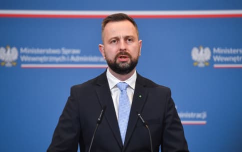 Міністр оборони Польщі: придатні до служби українці мають бути в Україні і служити