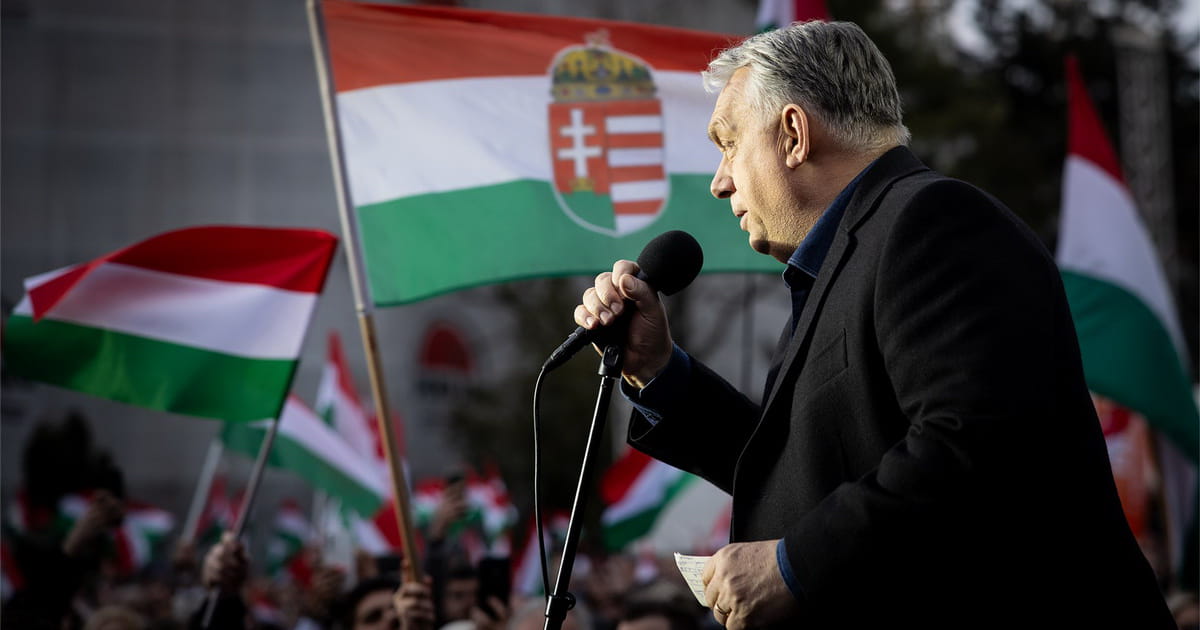 Угорці не вірять Орбану, Молдова вийшла з СНД, Естонія готується до війни: новини дня