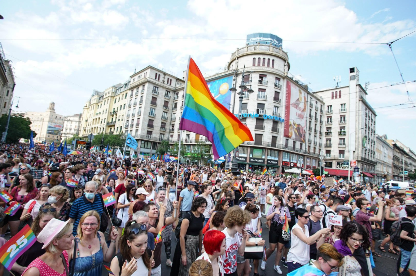 В Будапеште проходит многотысячный ЛГБТ-прайд | Европейская правда