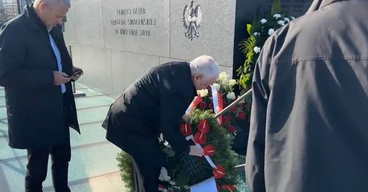 How Polish opposition leader fell into his own trap over a "stolen" wreath