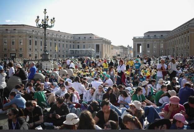 In the Vatican on St. Peter’s Square, about 200,000 believers gathered before the Pope’s funeral