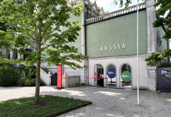 Україна закликала Венеційську бієнале переглянути рішення щодо участі Росії