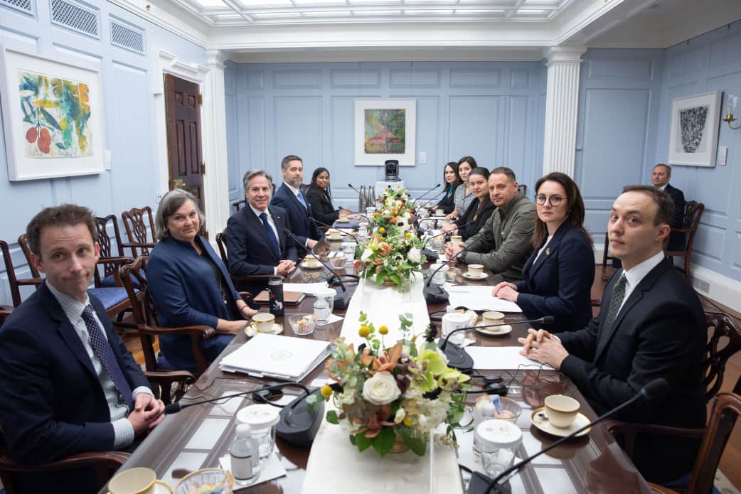 US Secretary of State Antony Blinken meets with Ukrainian Presidential Office Head Andriy Yermak in Washington: Discussion on Aid, Sanctions, and Bilateral Agreement