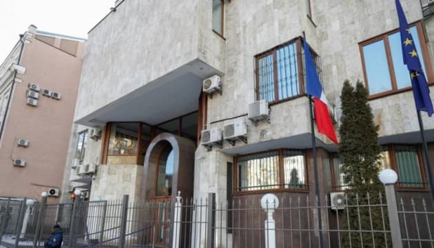 Франція не вивозитиме своє посольство з Києва попри погрози РФ