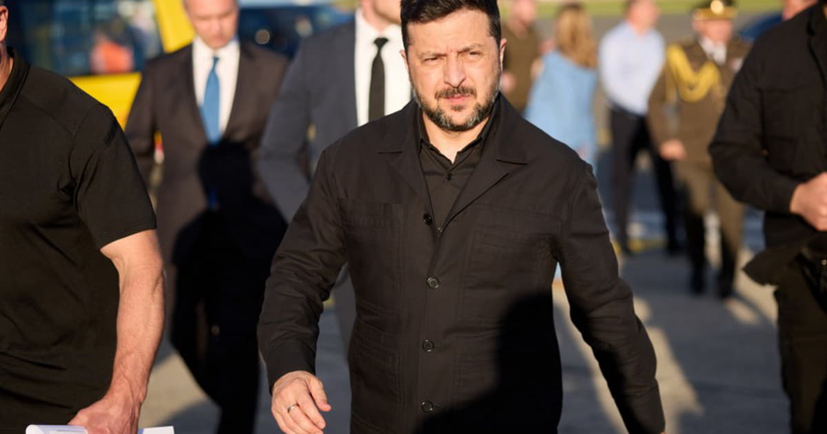 Зеленський не поїхав до Польщі, Лукашенко втік з Білорусі, відставка уряду Литви: новини дня