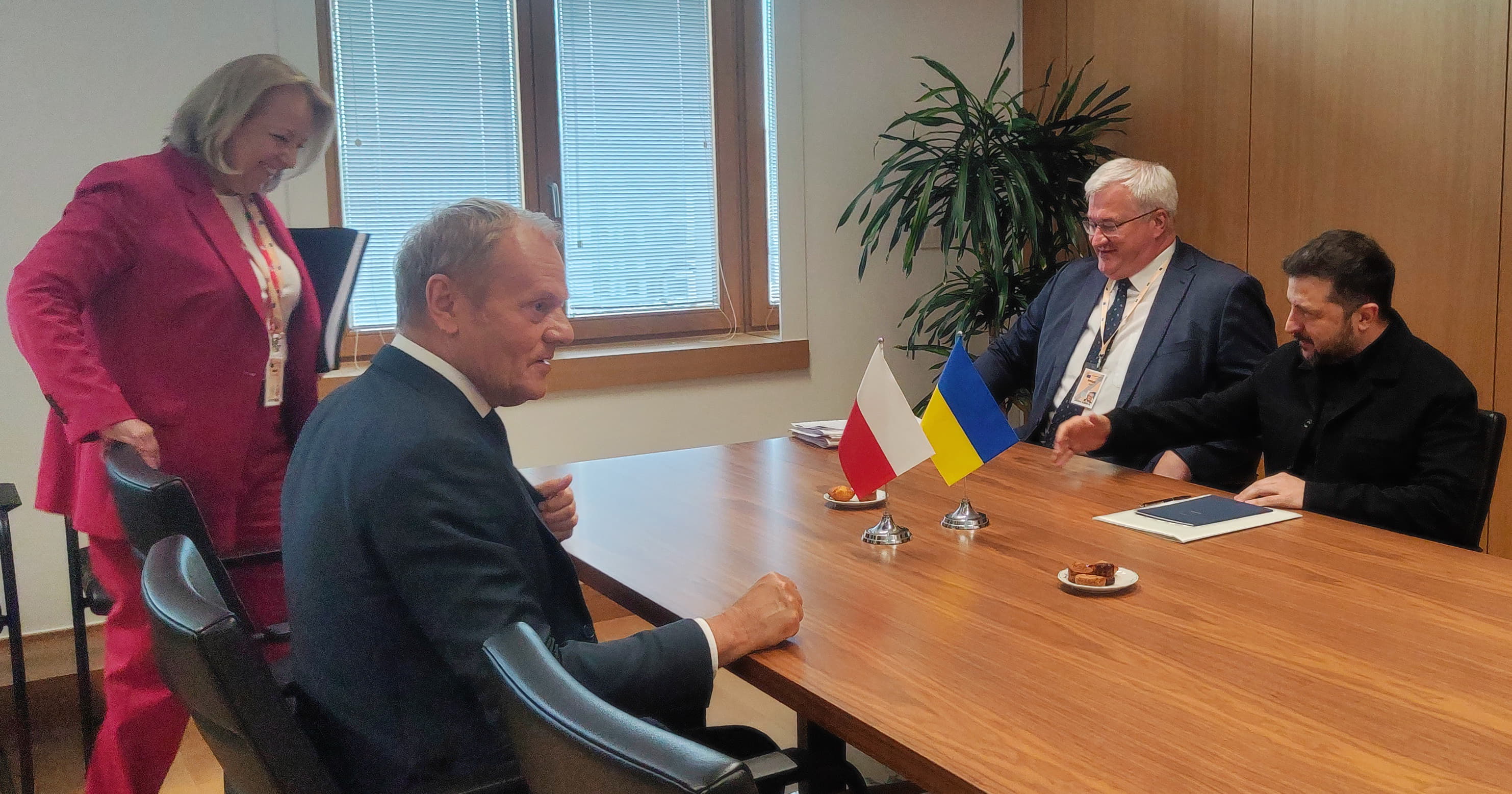 Зеленський та Туск провели переговори на полях саміту ЄС