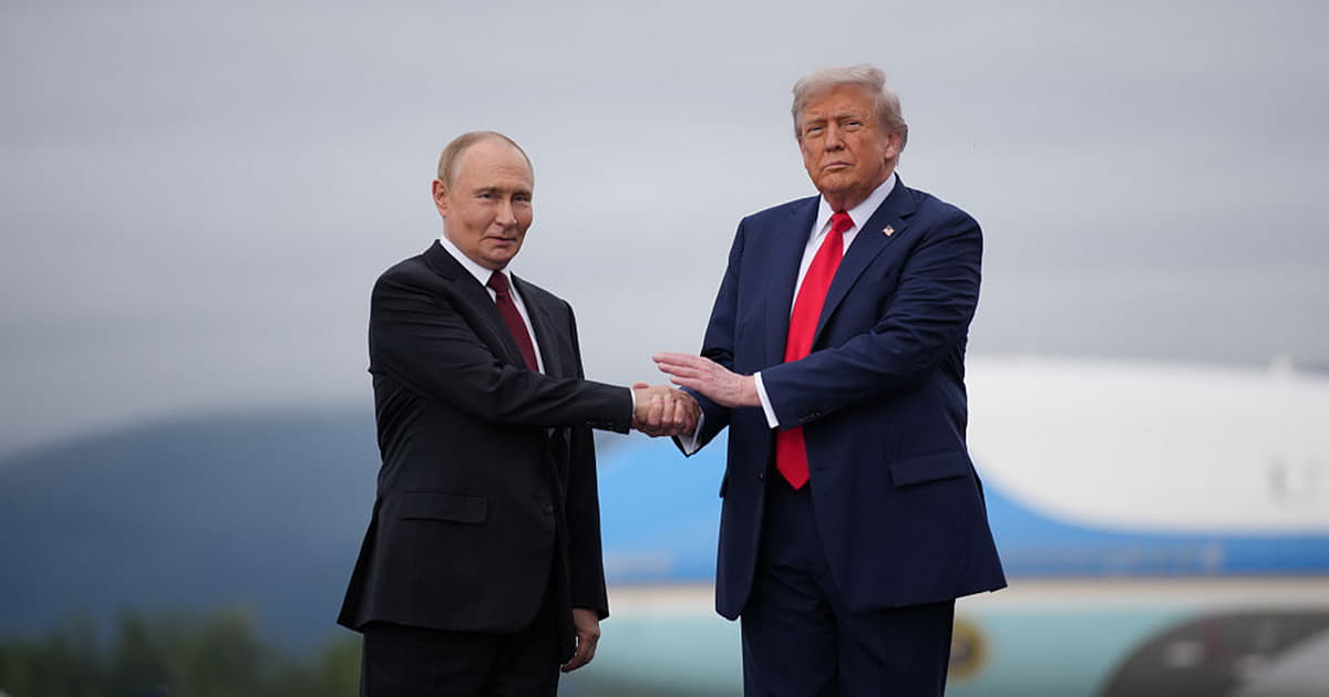 Трамп зняв санкції з РФ, погроми у Франції, нова атака на Starlink: новини вихідних