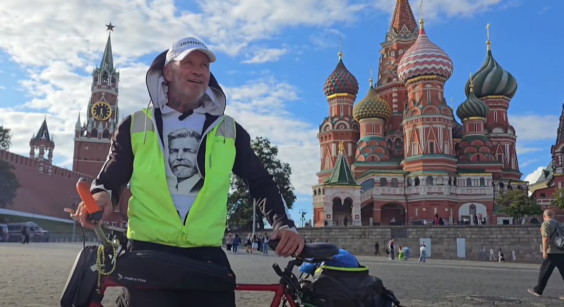 Чеський мандрівник проїхав на велосипеді "Україна" з Естонії до Москви