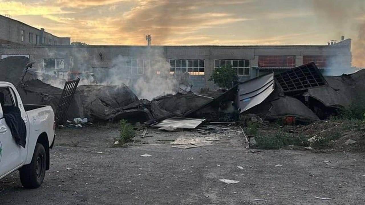 Ruski napad poškodoval bazo norveške humanitarne organizacije v Mikolajivu