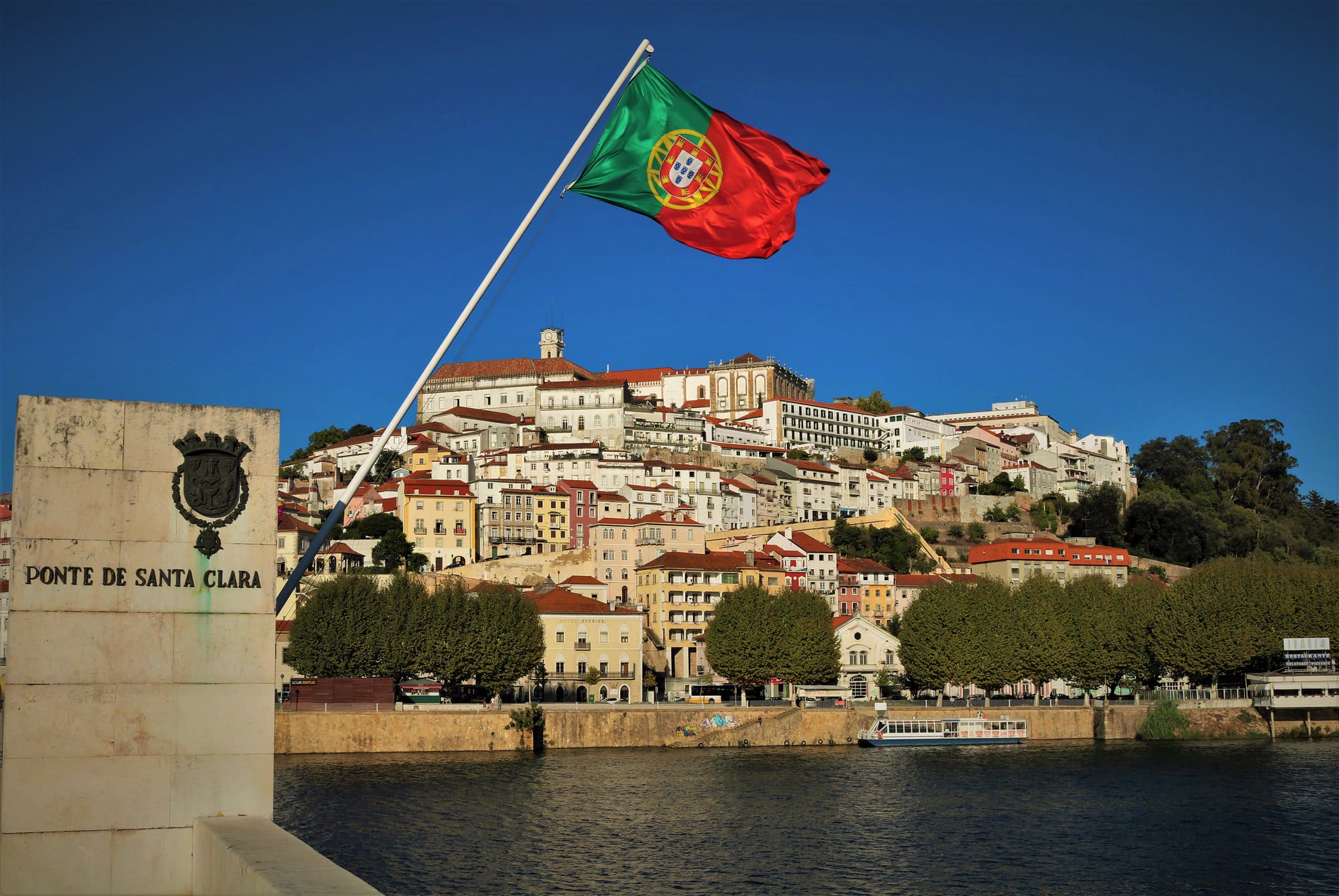 Португальский государственный страны. Португалия город и флаг. Северо Восток Португалии. Вторая Республика Португалия. День Республики в Португалии.