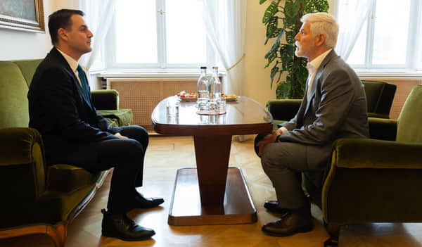 Петр Мачінка (ліворуч) на зустрічі із президентом Павелом напередодні призначення міністром. Прага, 20 листопада 2025 року Петр Мачінка (ліворуч) на зустрічі із президентом Павелом напередодні призначення міністром. Прага, 20 листопада 2025 року