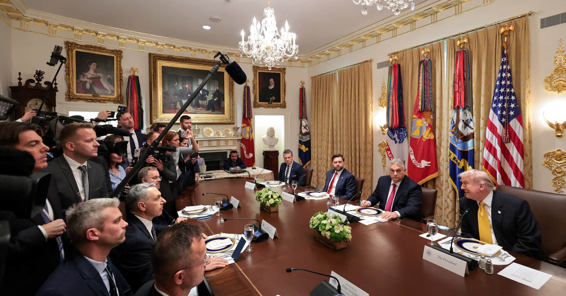 США звільнили Угорщину від усіх санкцій проти російської нафти та газу