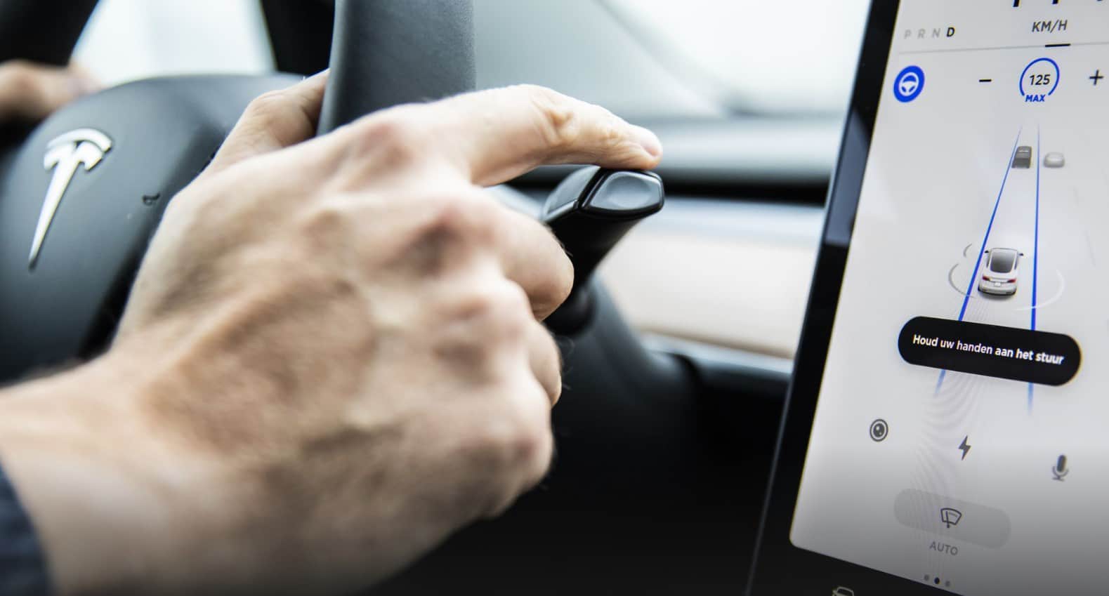 Нідерланди першими у Європі готові допустити на свої дороги Tesla з автопілотом