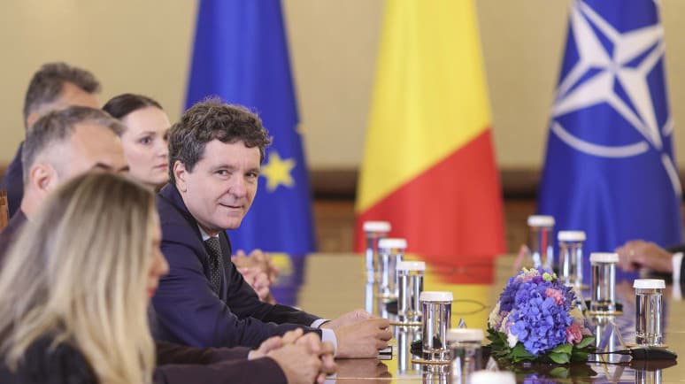 Президент Румунії продовжив консультації з партіями щодо уряду