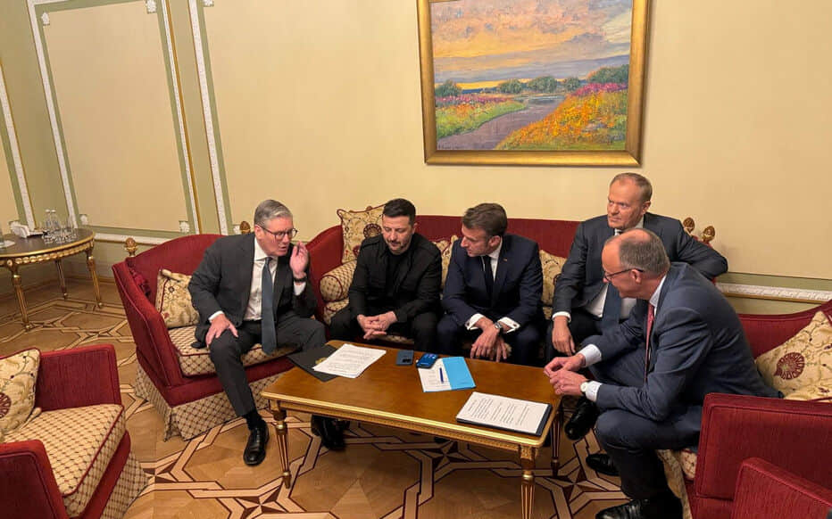 Французький телеканал показав уривки телефонної розмови Макрона з Трампом