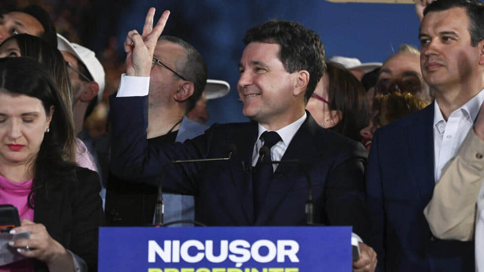 Romanian president signals readiness to strengthen security in the Black Sea after Paris talks