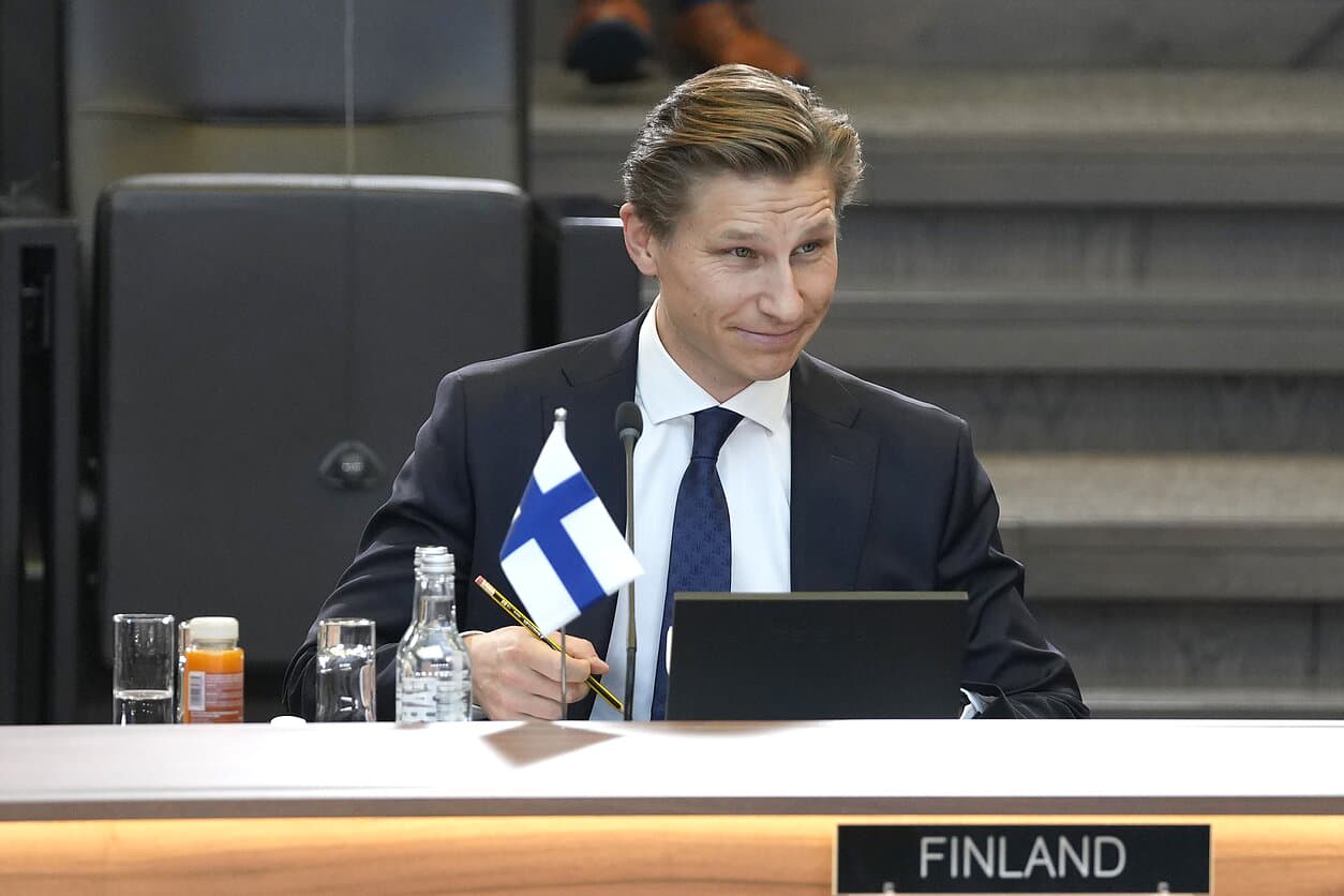 Finnish defence minister condemns Ukrainian drones entering Finnish airspace