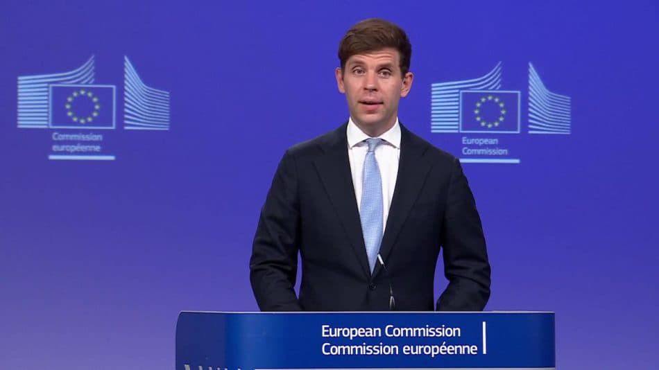У Єврокомісії кажуть, що Україна не отримає 3,7 млрд євро, поки не прийме закон про посилки