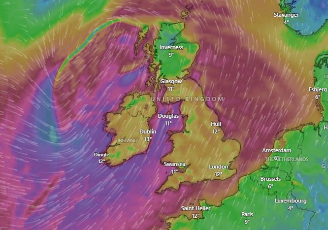 Powerful Cyclone Approaching British Isles, Causing Flight and Train Cancellations