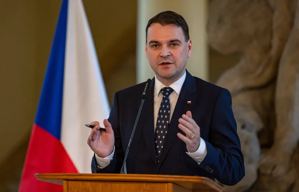 Глава МЗС Чехії вважає, що президент хоче на саміт НАТО 