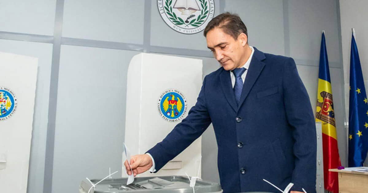 Why Sandu's opponent in Moldova's election has a strong chance and what he says about Ukraine's war