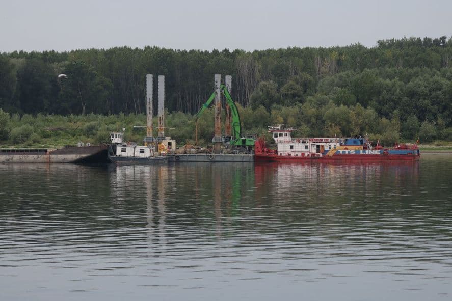 У Румунії триває операція із затоплення барж на Дунаї, щоб покращити ситуацію для АЕС
