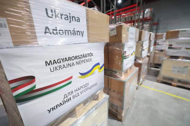 Венгрия передала Украине 100 аппаратов ИВЛ