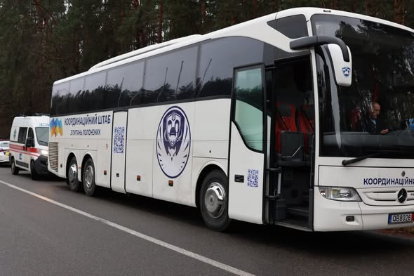 Лукашенко на тлі домовленостей з Трампом помилував і повернув Україні 31 громадянина