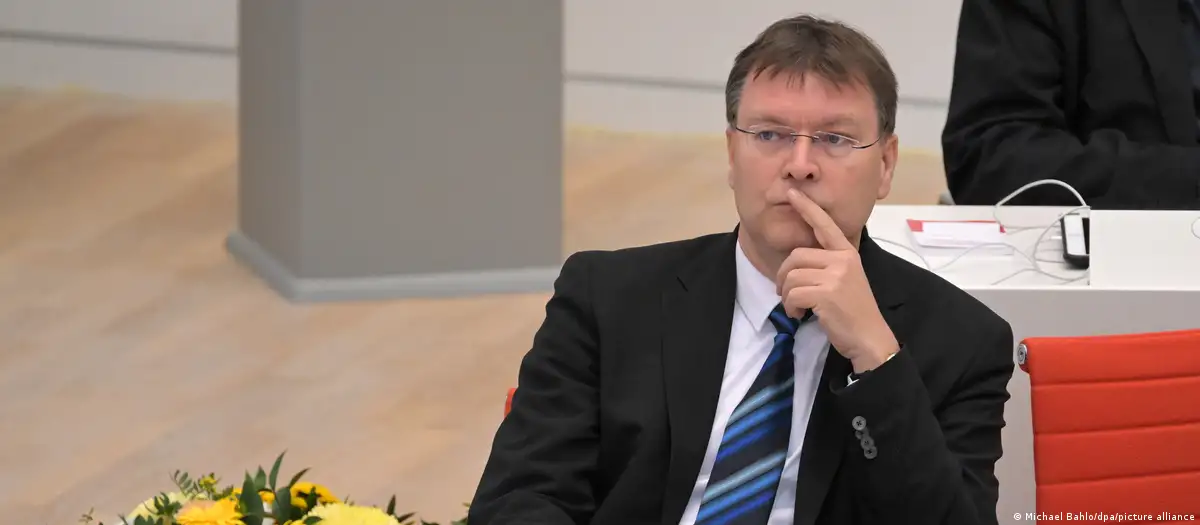 Німецькі ультраліві збирають делегацію для поїздки в РФ і Білорусь Німецькі ультраліві збирають делегацію для поїздки в РФ і Білорусь