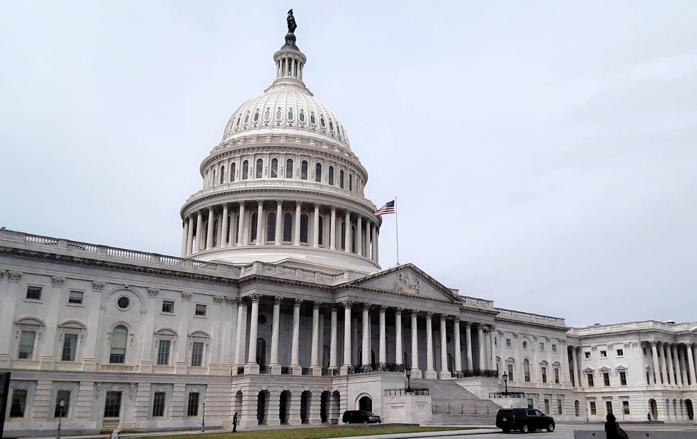 Сенатори-демократи закликають не продовжувати виняток із санкцій для нафти РФ