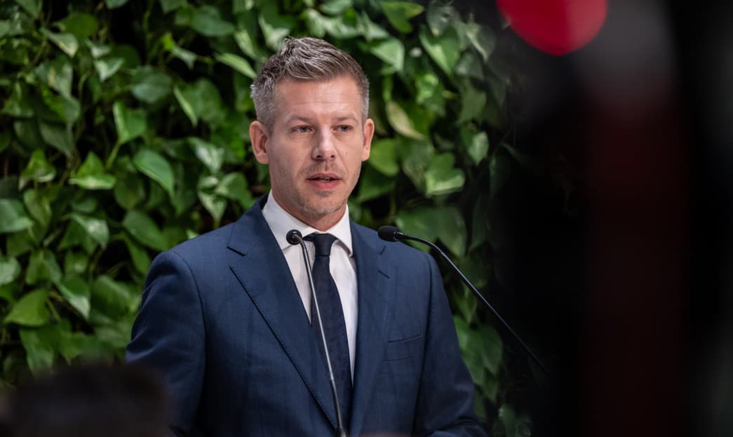 Мадяр презентував поправки до конституції, зокрема щодо усунення президента