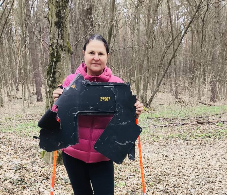 Посол ЄС під час прогулянки лісом знайшла уламок 