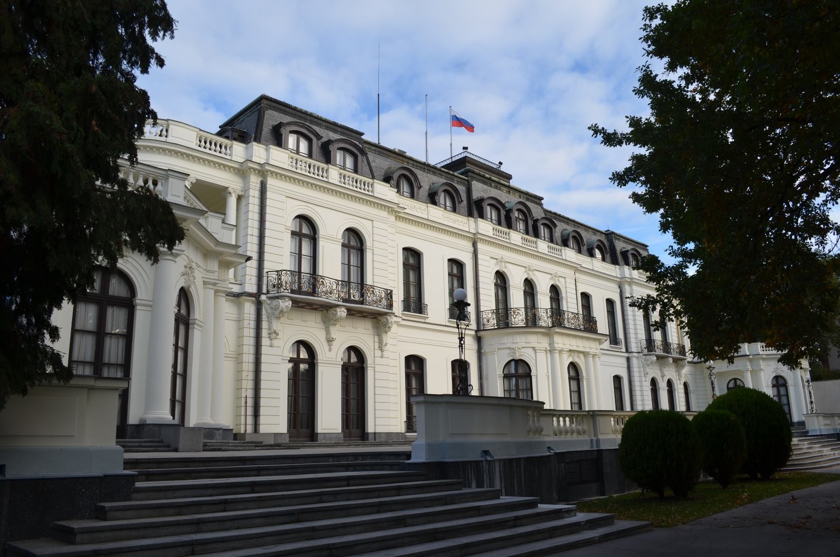 Посольство России в Чехии попросило полицейской охраны для дипломата