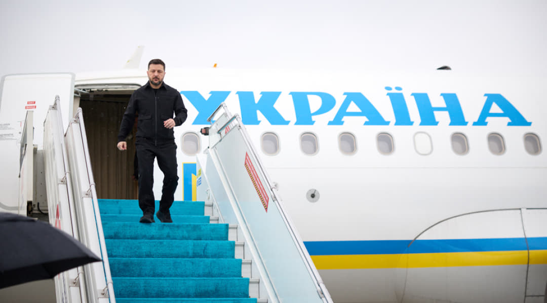 Зеленський летів до Британії через незвичний аеропорт